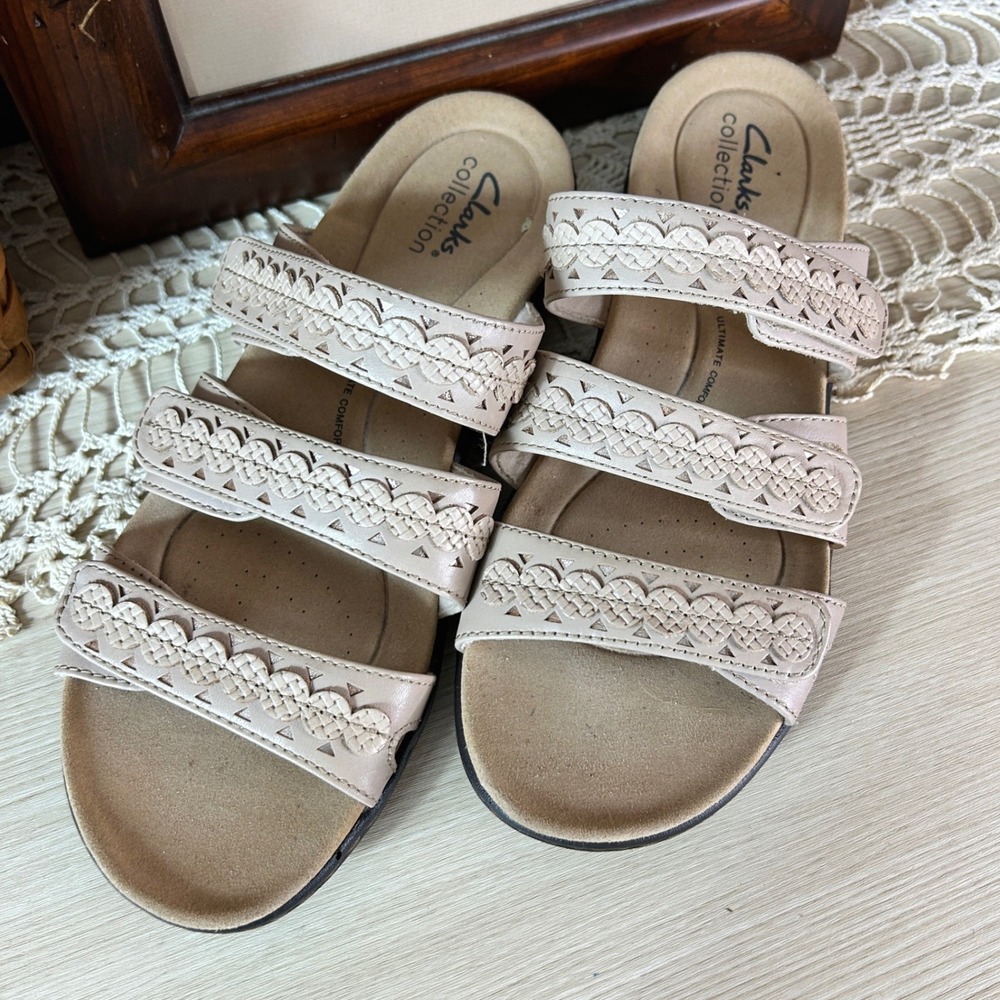 Clarks Collection Womens Tan Leather Strappy Sandals with Flower Detail Size 8